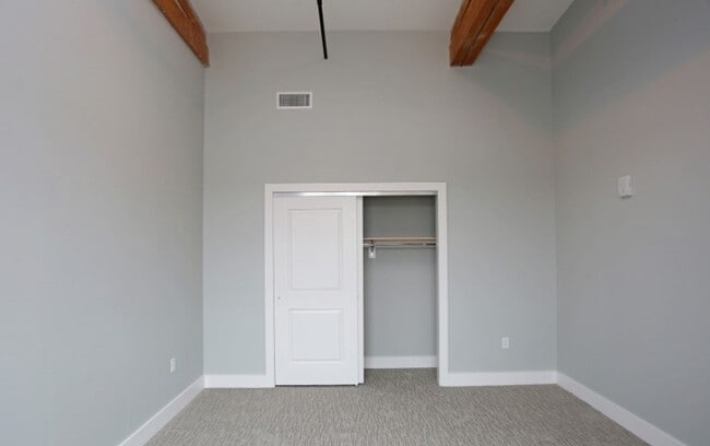 Interior Photo - Oak Knitting Mill Apartments – Franklin Square Available