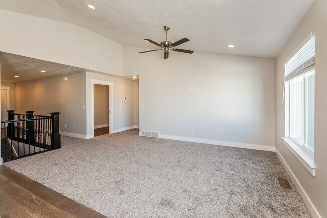 Foto del edificio - 1049 N Providence Wy