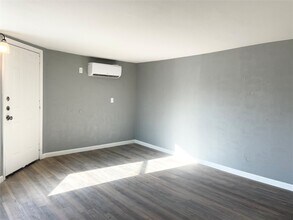 Building Photo - 7515 Bayway Dr