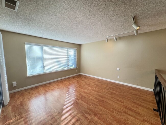 Foto del edificio - Beautiful 2Bd/1.5Ba w/Carport and Garage in Laguna Hills!