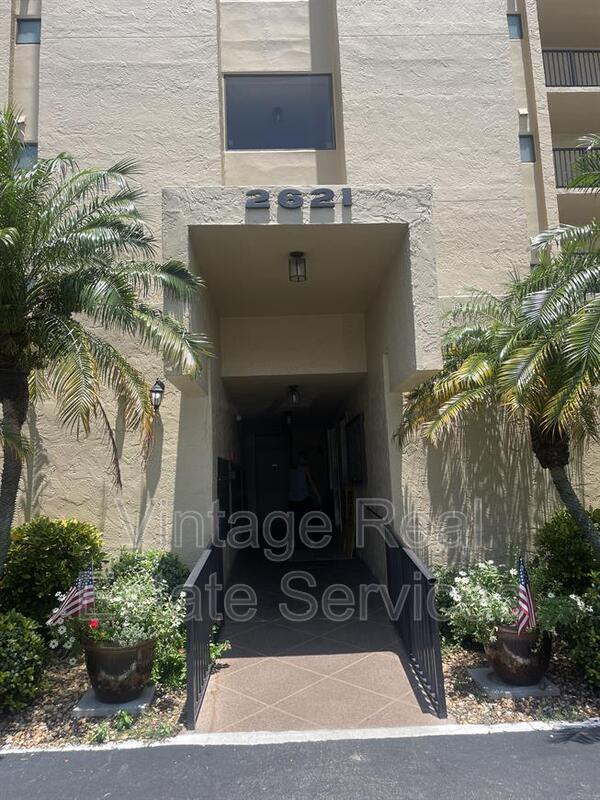 Foto principal - 2621 Cove Cay Dr