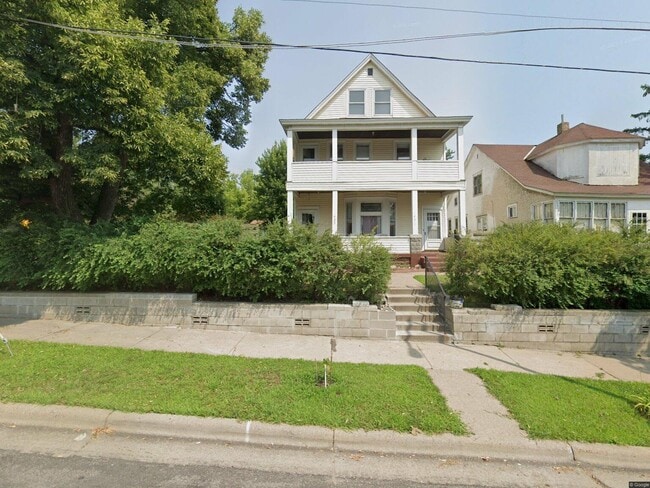 Building Photo - 431 Minnehaha Ave E