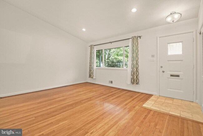 Foto del edificio - 6104 Stardust Ln