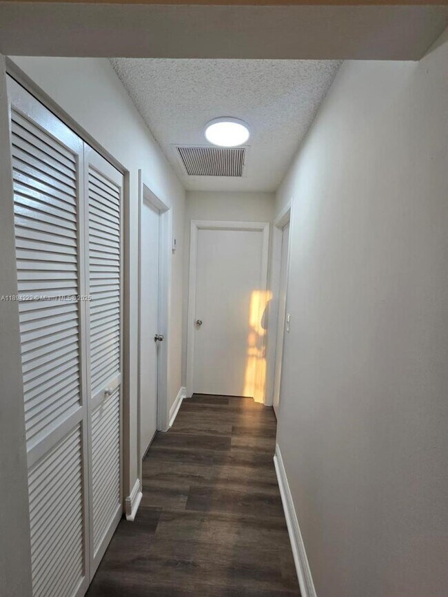 Foto del edificio - 4247 Willow Pond Cir