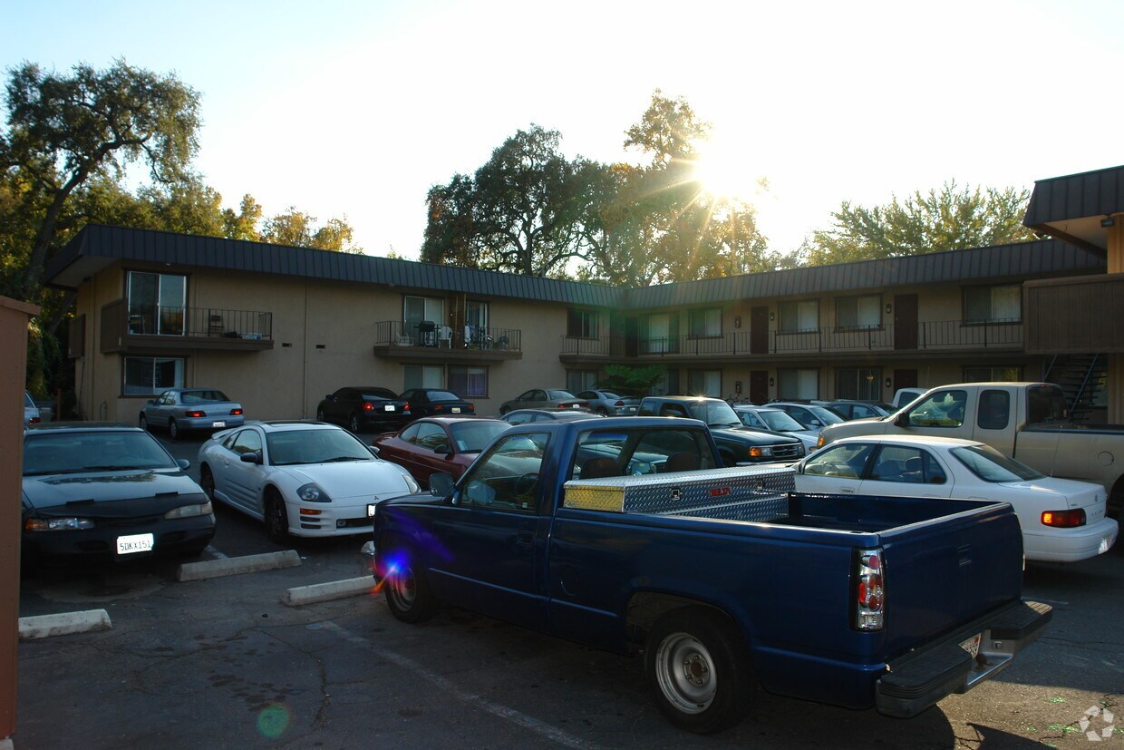 Foto del edificio - 1202 Bidwell Ave