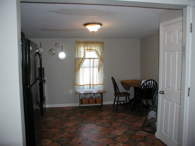 Building Photo - Clarksboro - 1 Bed - 1 bath