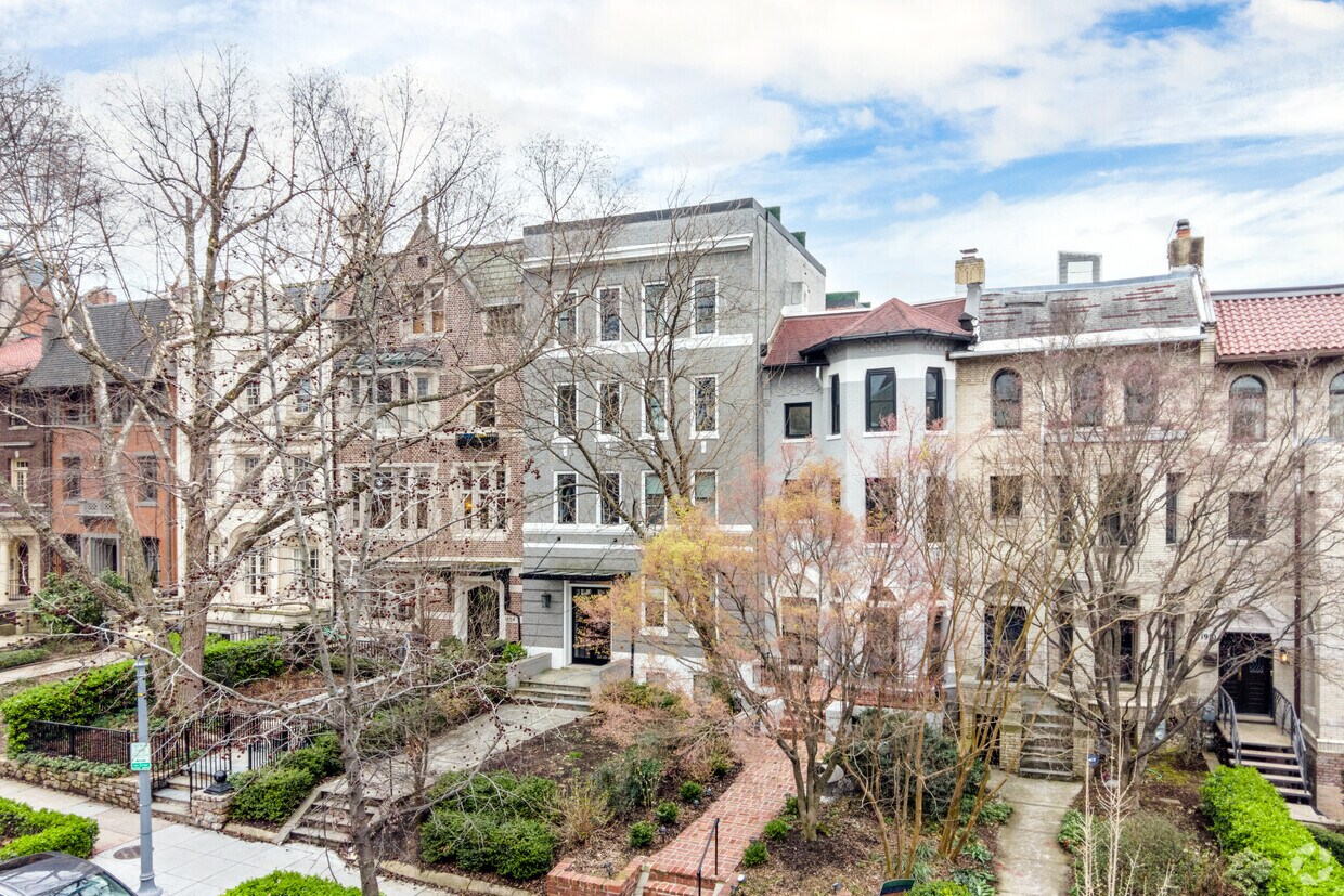 Primary Photo - 1900 Biltmore St NW
