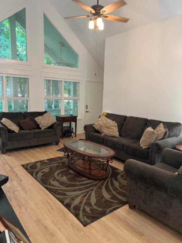 Foto del edificio - 136 Hickory Hills Dr