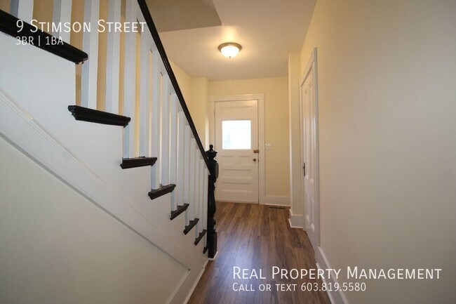 Building Photo - Spacious  3 Bedroom Victorian Kittery Town...