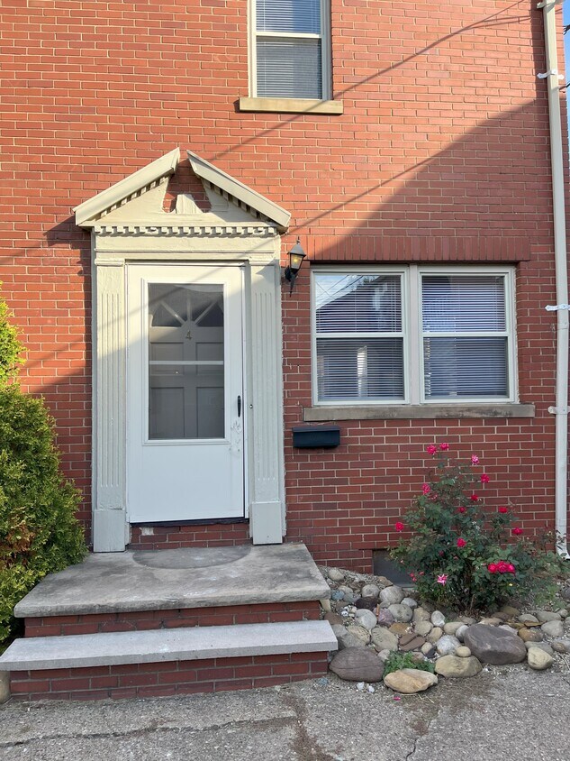 Primary Photo - 2110 Market Ave N