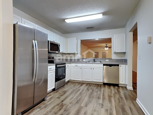 Foto del edificio - 3943 Hunters Lake Cir E