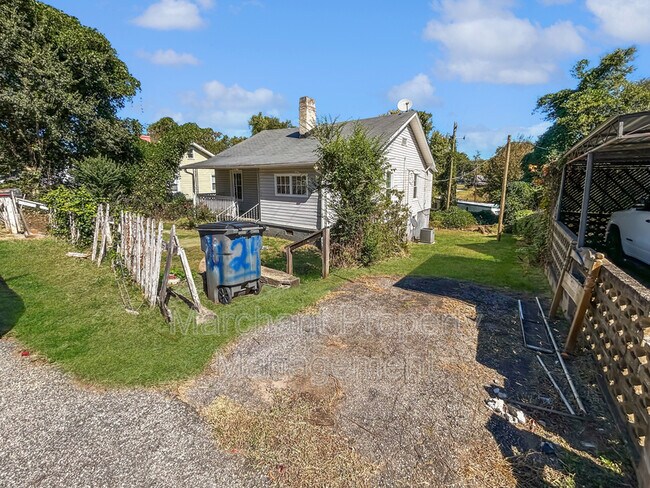 Building Photo - 24 Jones St