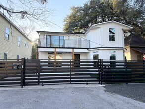 Building Photo - 1617 Common St
