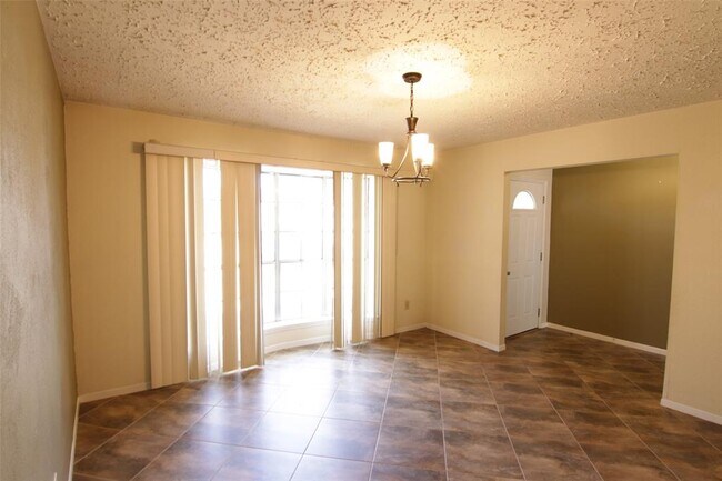 Foto del edificio - 2223 Windy Meadow Dr