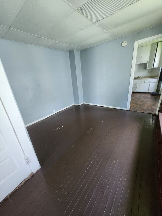 Building Photo - 750 includes all utilities