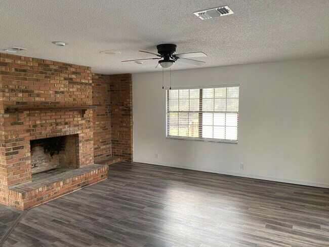 Building Photo - 127 Underwood Dr