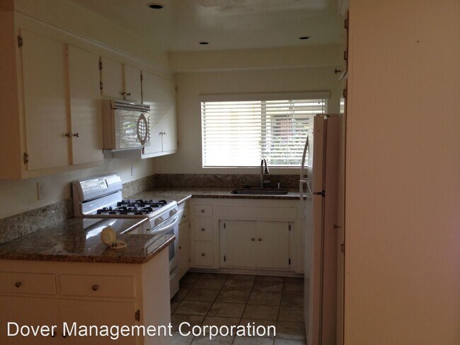 Foto del edificio - 3120 W Riverside Dr