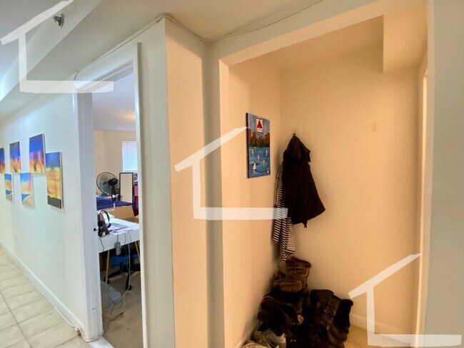 Building Photo - Spacious 3 Bed Just Steps From The Green Line