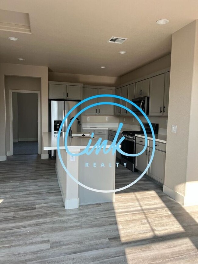 Building Photo - New Build Townhome Close to Downtown Gardn...