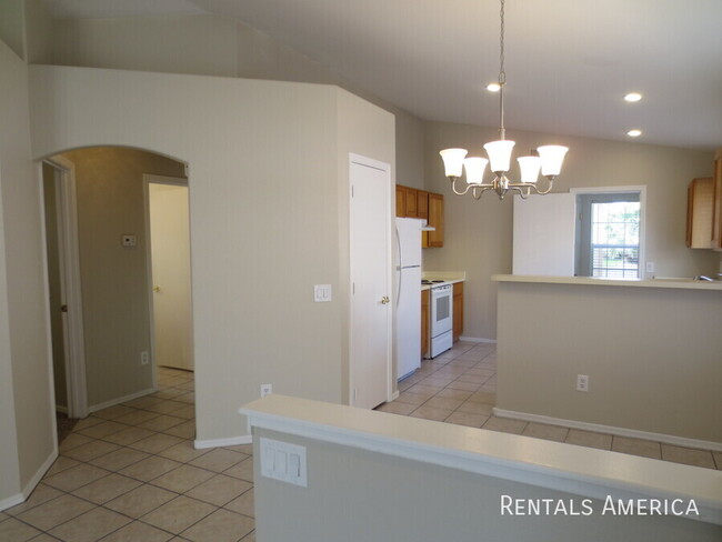 Building Photo - 3 Bed 2 Bath by Kyrene Middle School & Des...