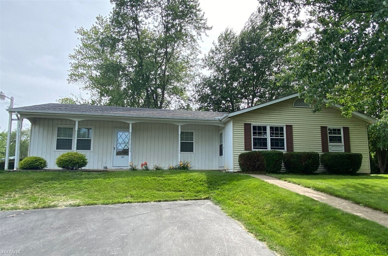 1420 Peachtree Dr, Ashland, OH 44805 Townhome Rentals in Ashland OH