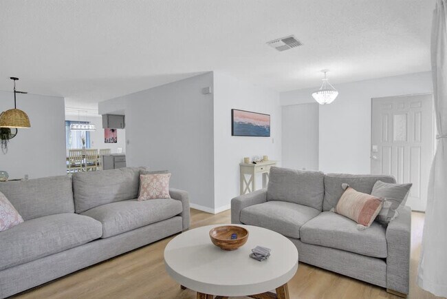 Foto del edificio - 1045 North Crescent Drive-SI ID1250622P