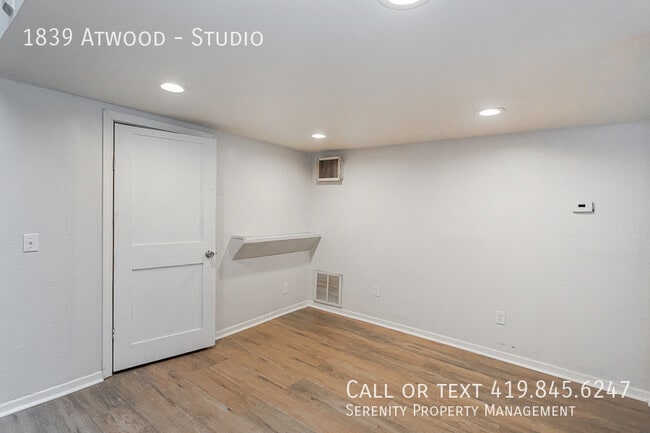 Building Photo - 1839 Atwood-Studio