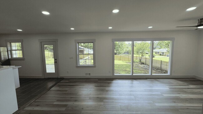 Foto del edificio - 2177 McAfee Rd