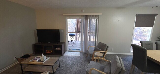 Foto del edificio - 150 La Vista Ln