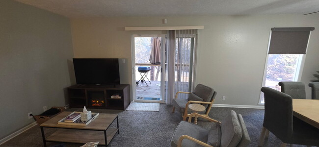 Building Photo - 150 La Vista Ln