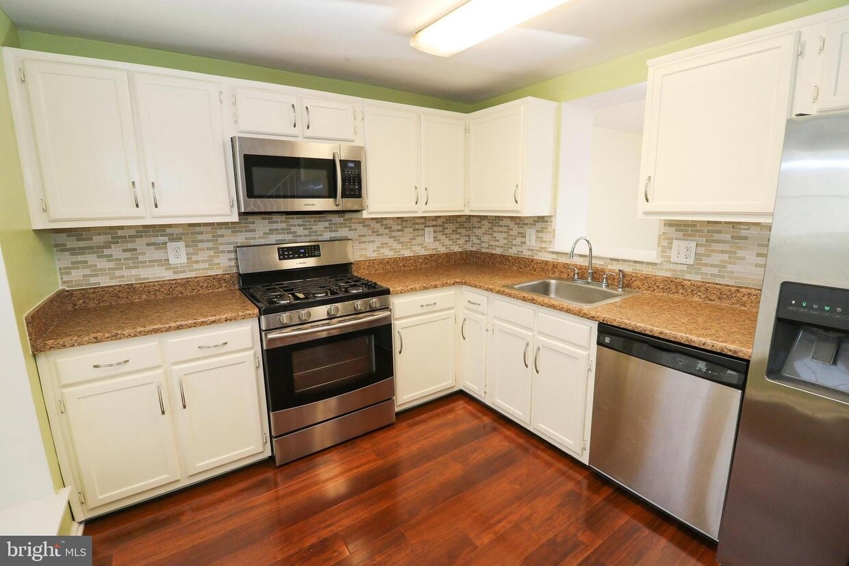 5933 Grisby House Ct, Centreville, VA 20120 Townhome Rentals in