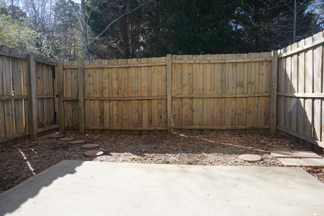 Fenced Backyard - 5840 Reps Trace