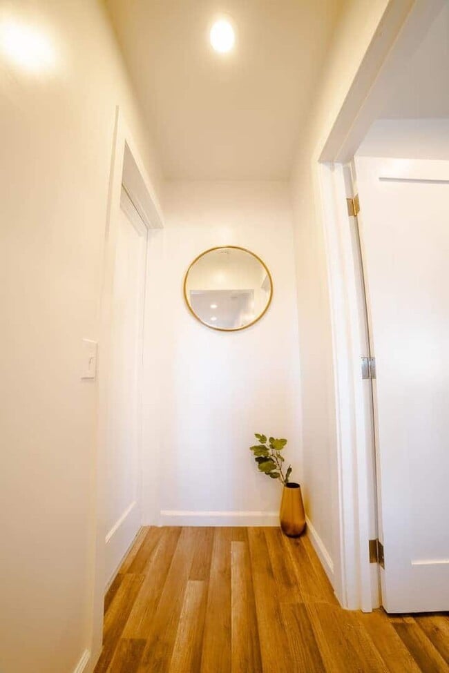 Building Photo - 366 3rd St
