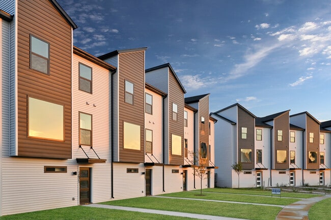 Building Photo - Lamp Rd Glenbrook, LLC