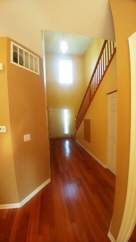 Primary Photo - 2121 Claremont Ln