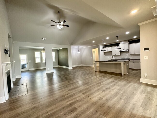 Building Photo - 6945 Daylily Ln