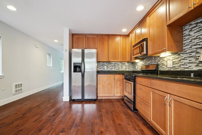 Foto del edificio - 5939 Delridge Way SW