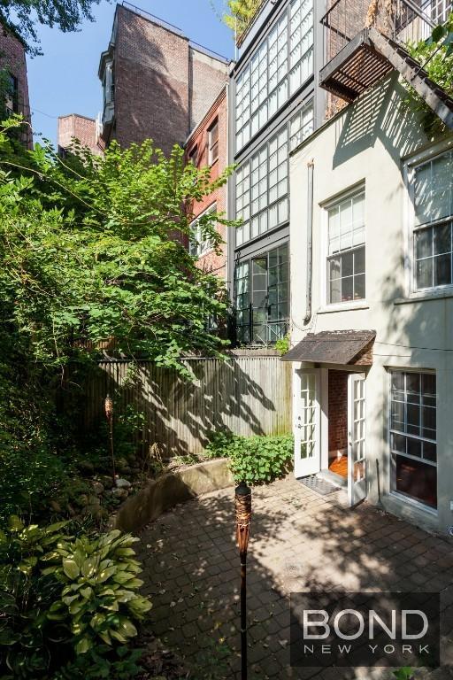 Foto del edificio - 350 W 21st St