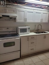 Building Photo - 3249 Oakglade Crescent