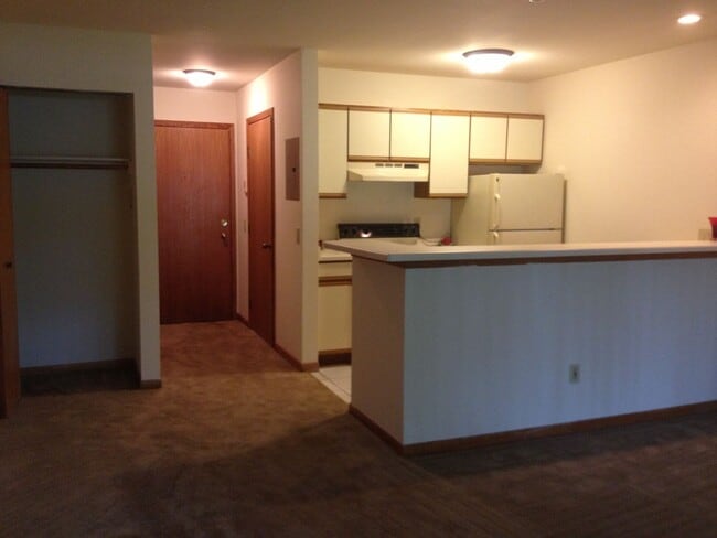 Building Photo - Cozy Studio Across From Warner Park