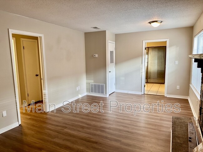 Foto del edificio - 8386 Carl Dean St