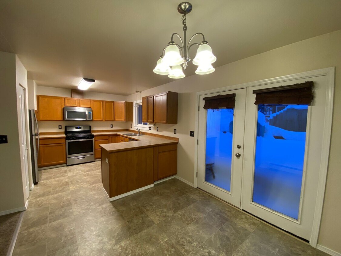 Ranch Style (3) bed, (2) bath home in the House Rental in