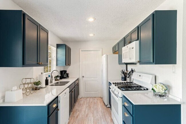 Foto del edificio - 5706 Tura Ln