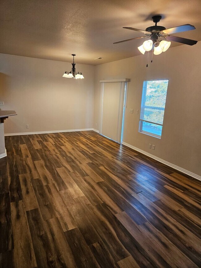 Building Photo - Located in Black Rock Subdivision