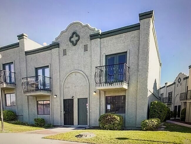Vista frontal de la casa adosada - 7095 Burcot Ave