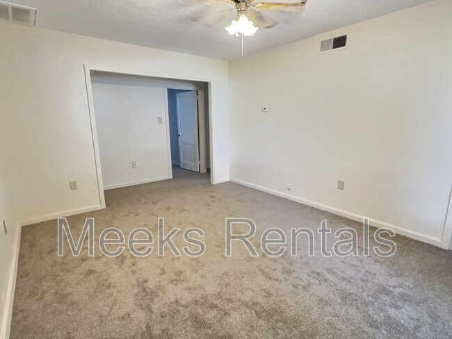 Foto del edificio - 2709 Furlong Ave