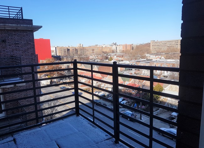 Foto del edificio - 106 Remsen Ave