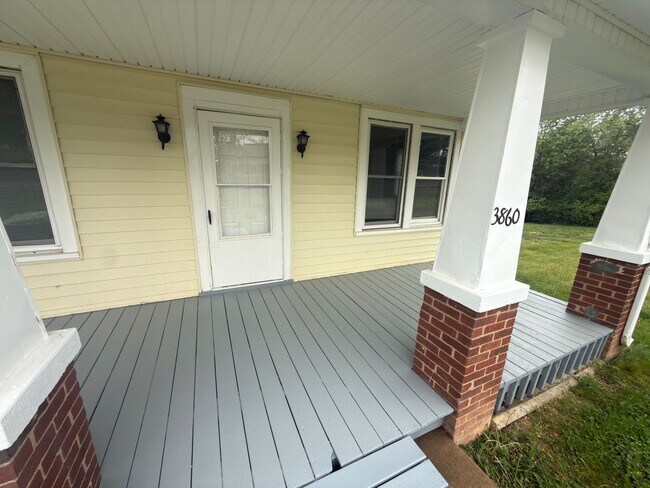 Foto del edificio - Pulaski, 4BR / 2 BA, available now