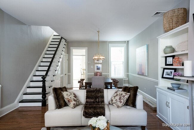 Building Photo - Stunning Capitol Hill Rowhome