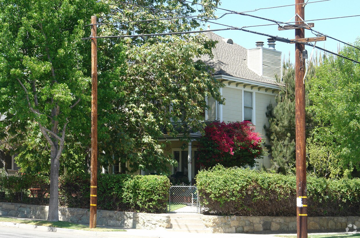 Foto del edificio - 303 N Mill St